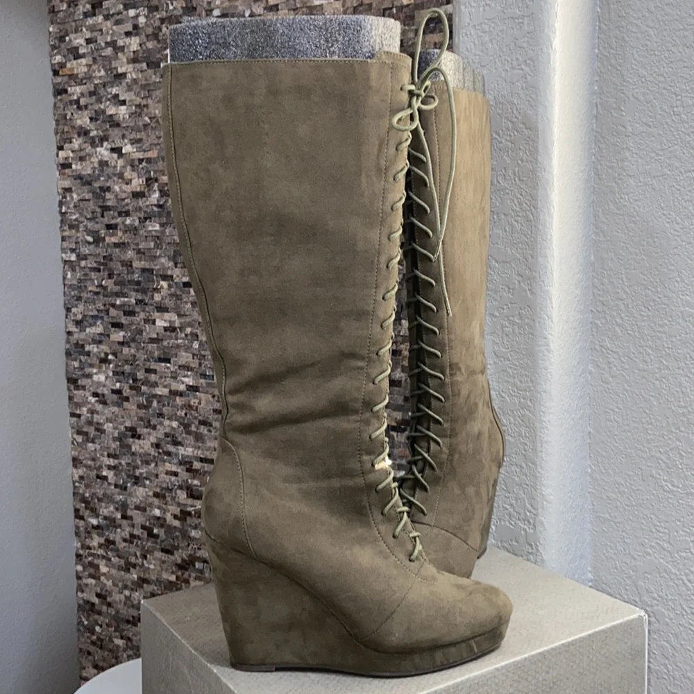Green Heeled Boots - Picture 3 of 8